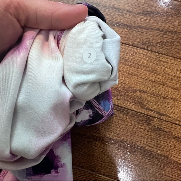11. Lululemon Blooming Pixie Multi Leggings purple blue and white size 2 - Picture 8 of 8